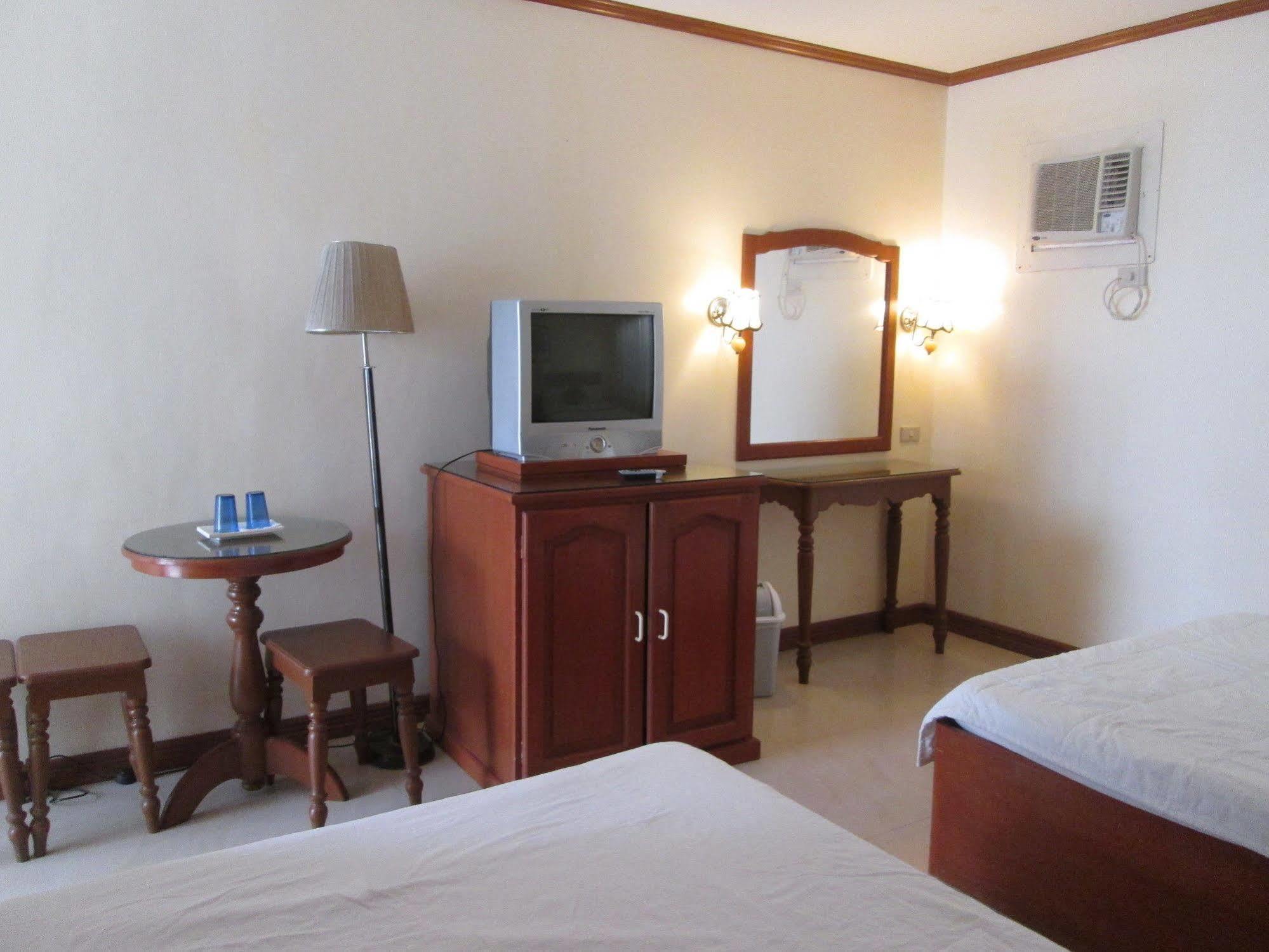 Seabird International Resort Balabag  Екстер'єр фото