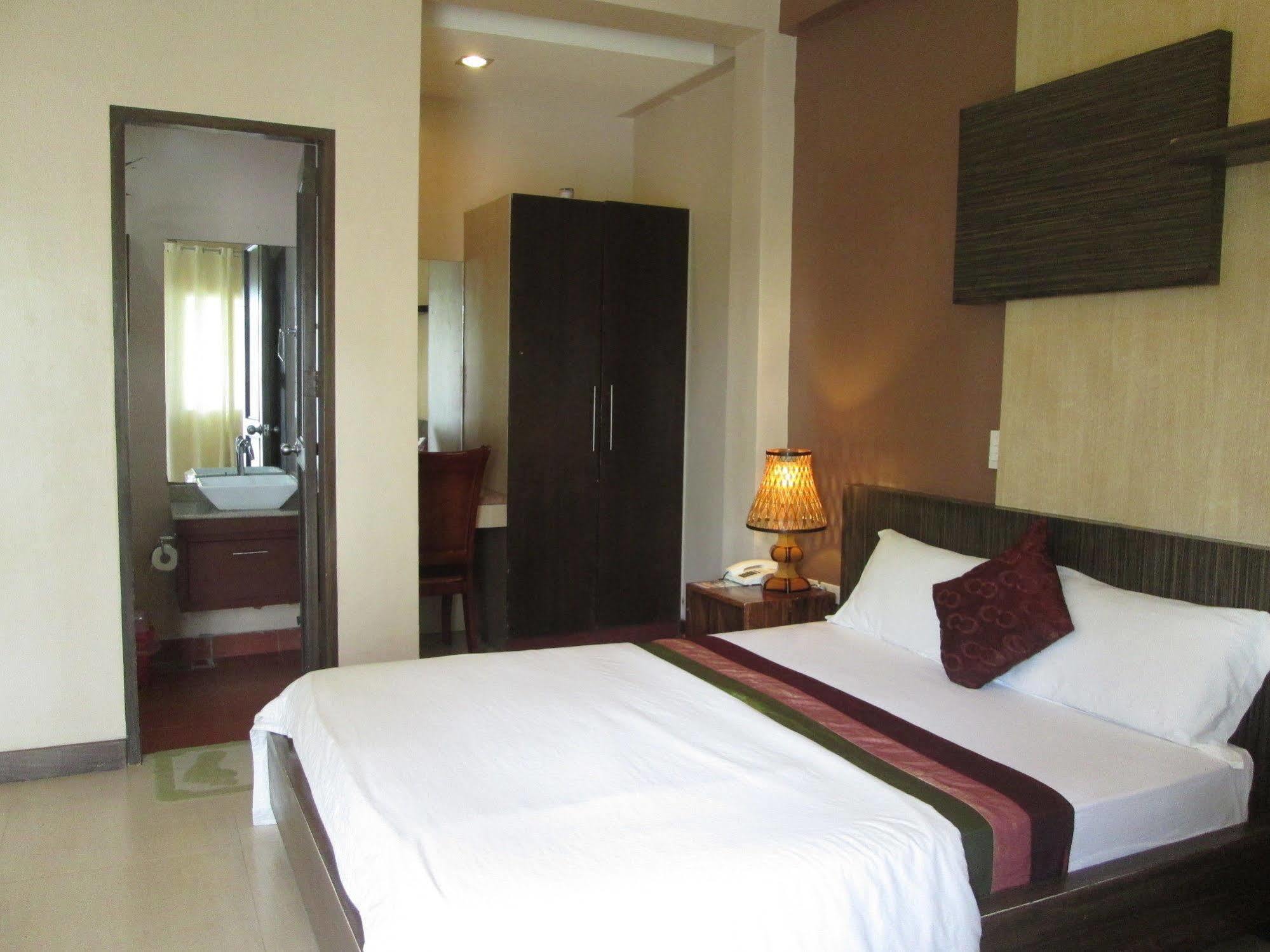 Seabird International Resort Balabag  Екстер'єр фото