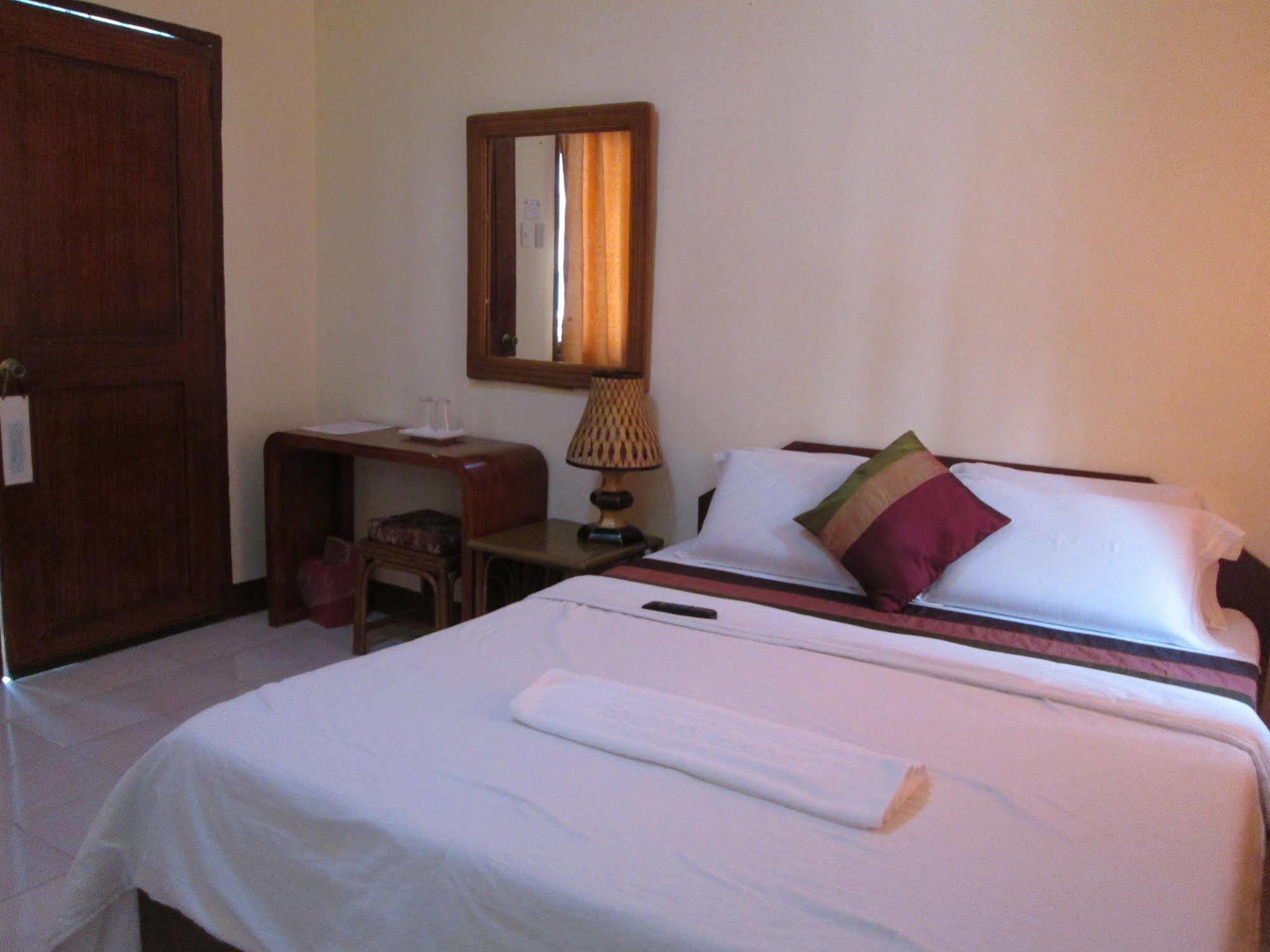 Seabird International Resort Balabag  Екстер'єр фото