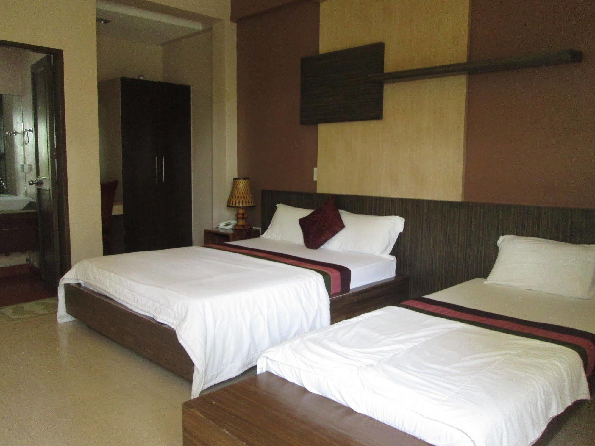 Seabird International Resort Balabag  Екстер'єр фото