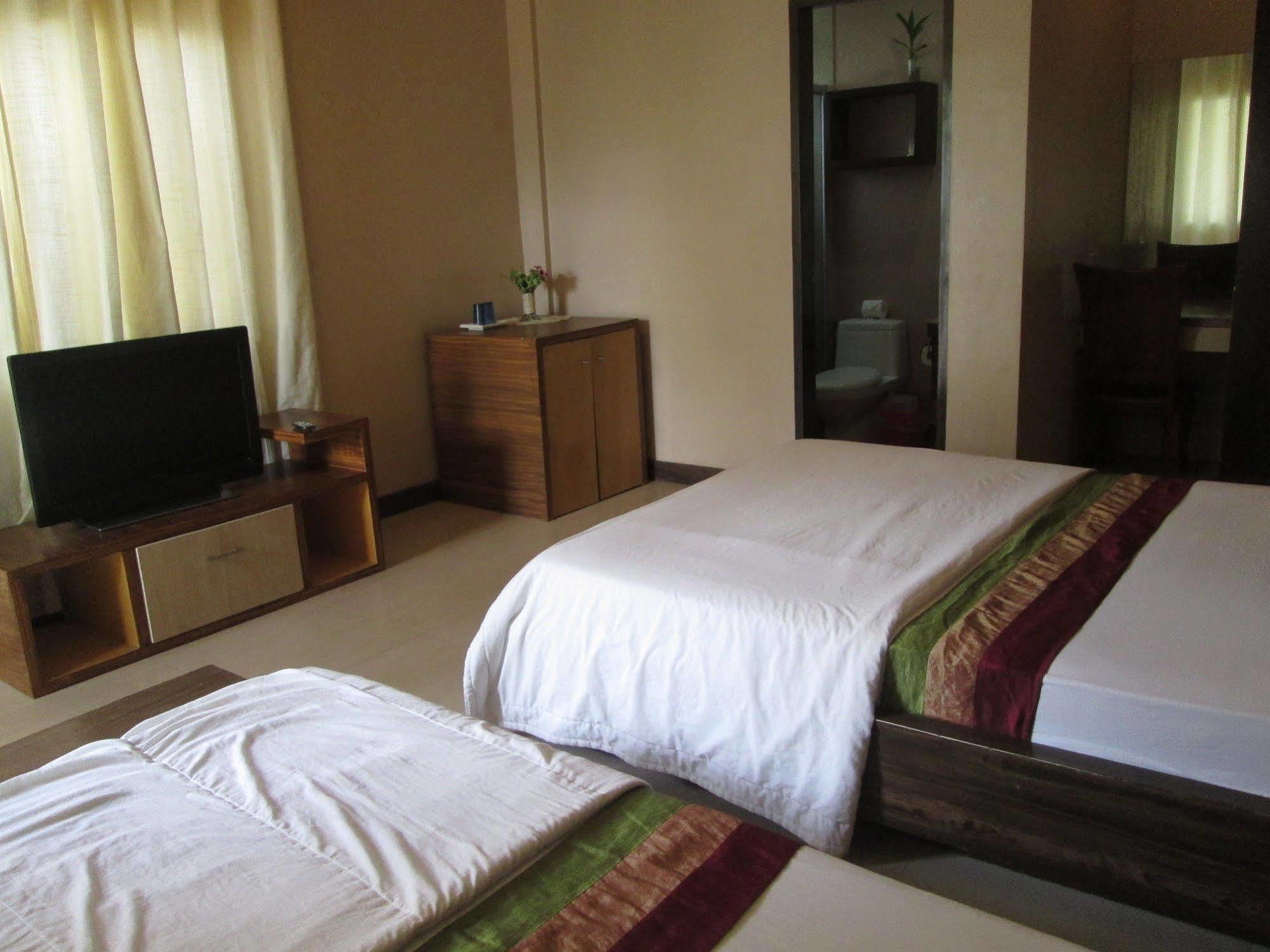 Seabird International Resort Balabag  Екстер'єр фото